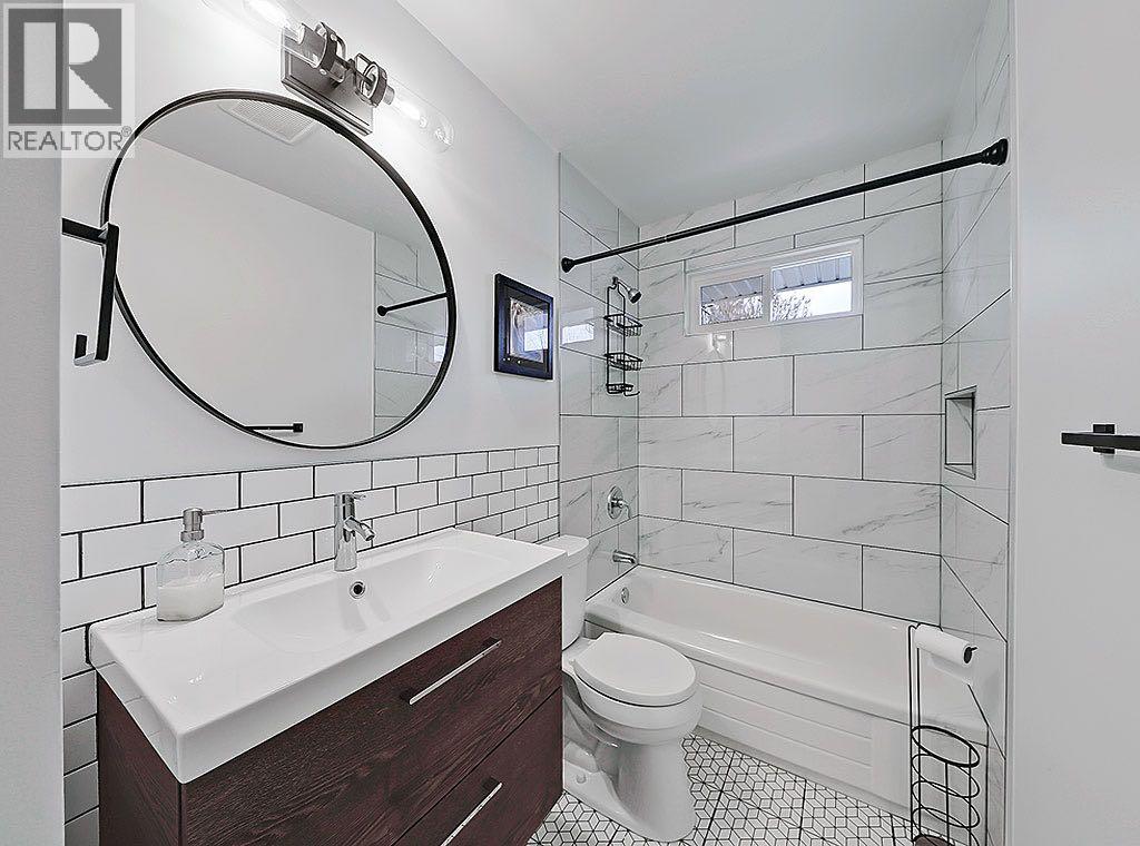 56 Glenpatrick Drive Sw, Calgary, Alberta  T3E 4L6 - Photo 8 - A2279482