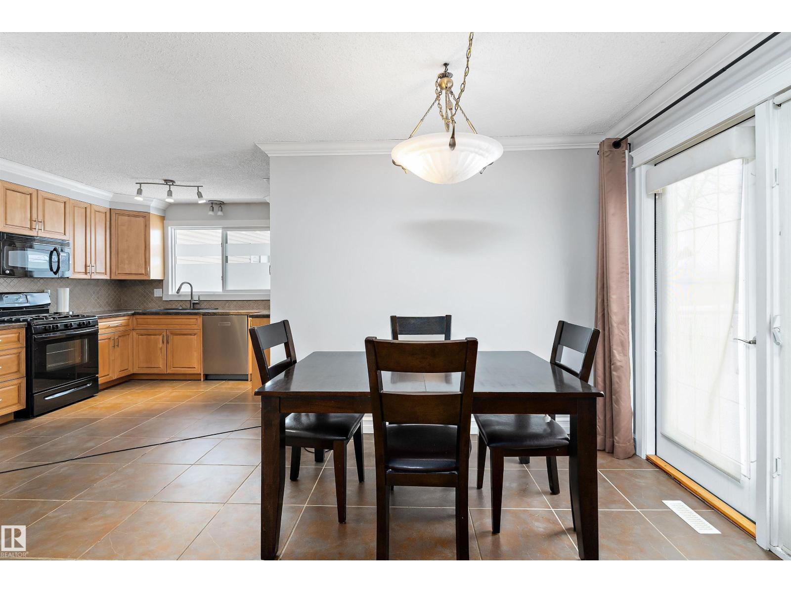 1115 82 St Nw, Edmonton, Alberta  T6K 1X5 - Photo 10 - E4470139