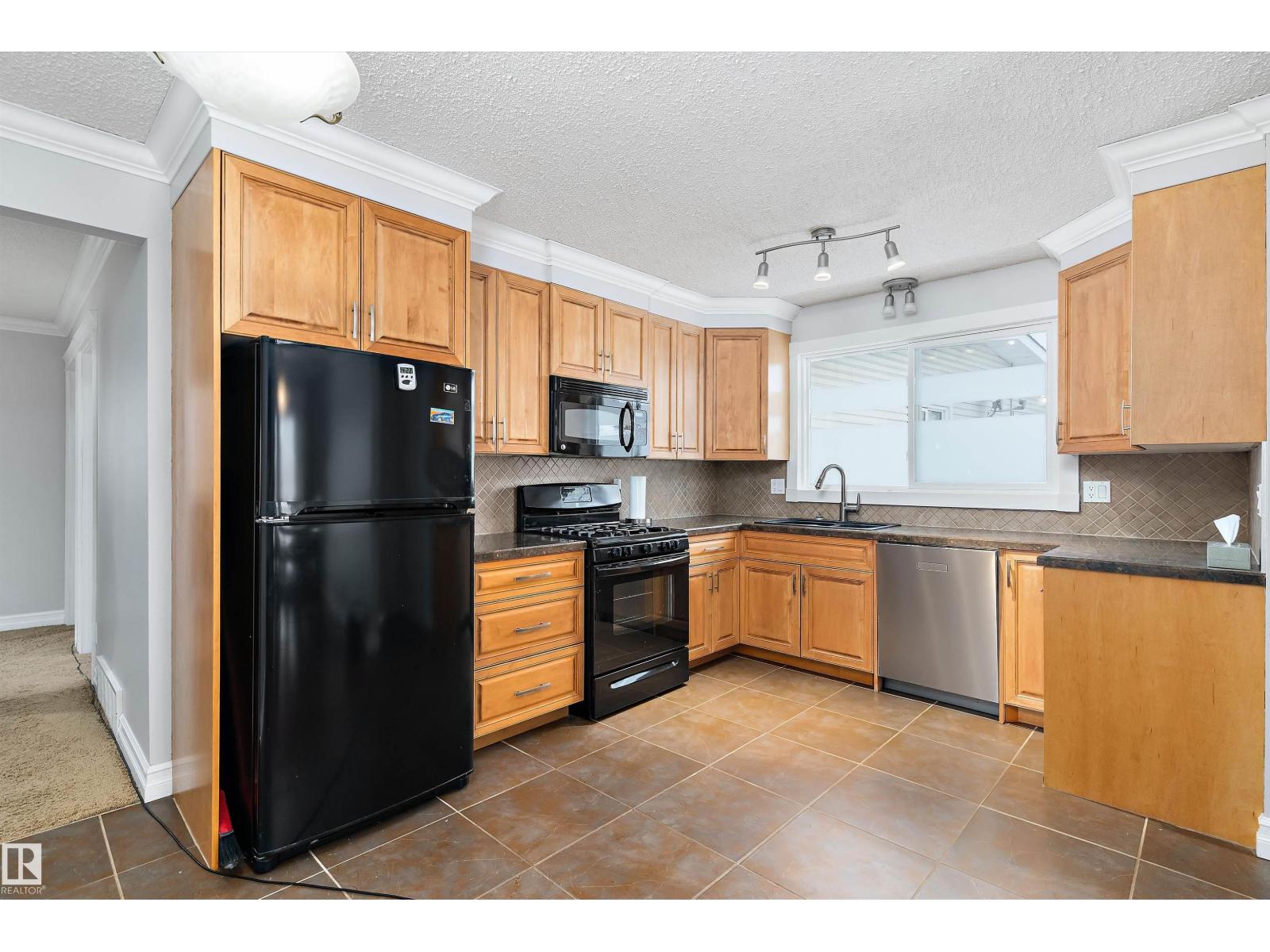 1115 82 St Nw, Edmonton, Alberta  T6K 1X5 - Photo 12 - E4470139