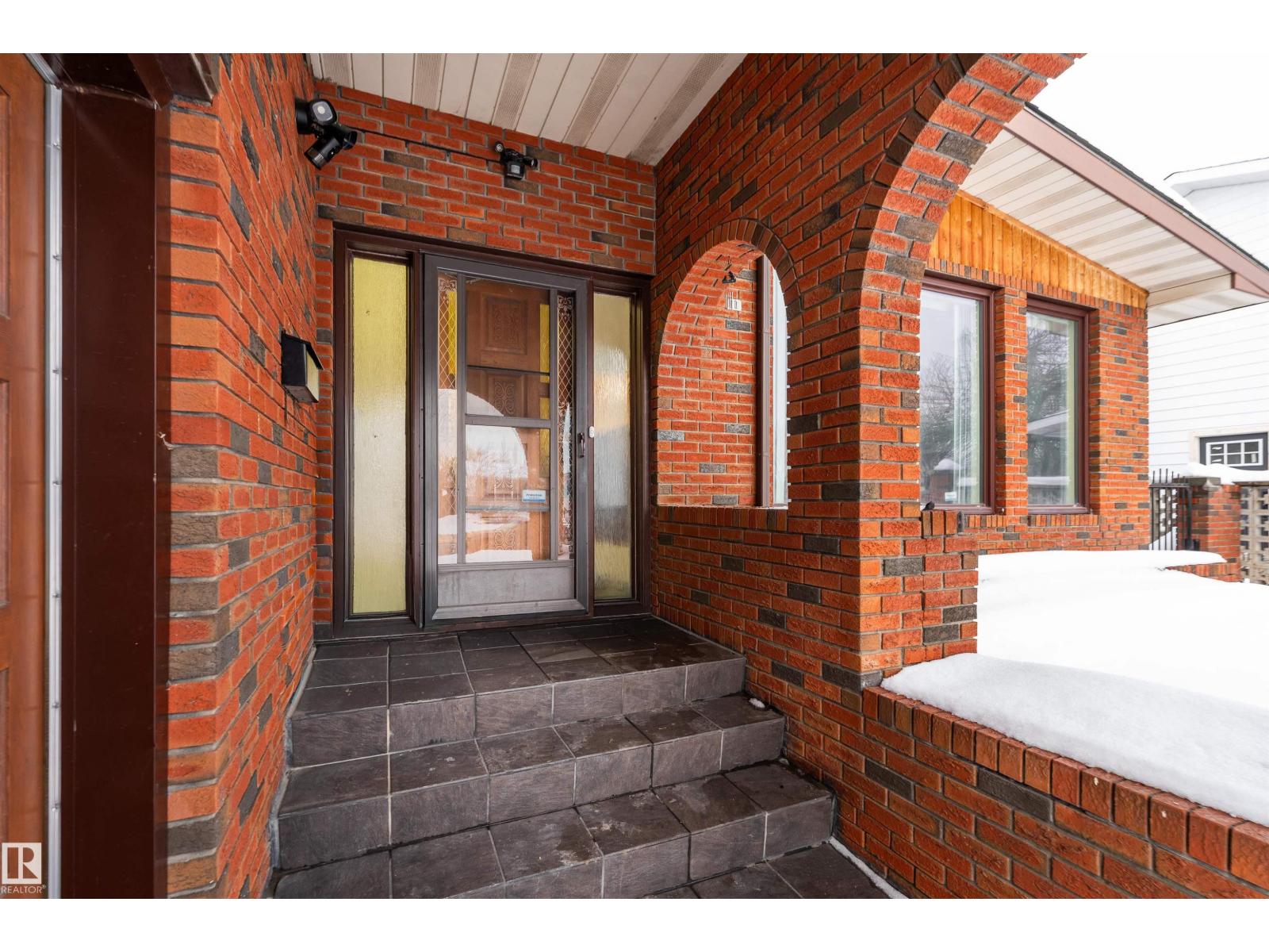 11020 171 Av Nw, Edmonton, Alberta  T5X 3J6 - Photo 2 - E4470143