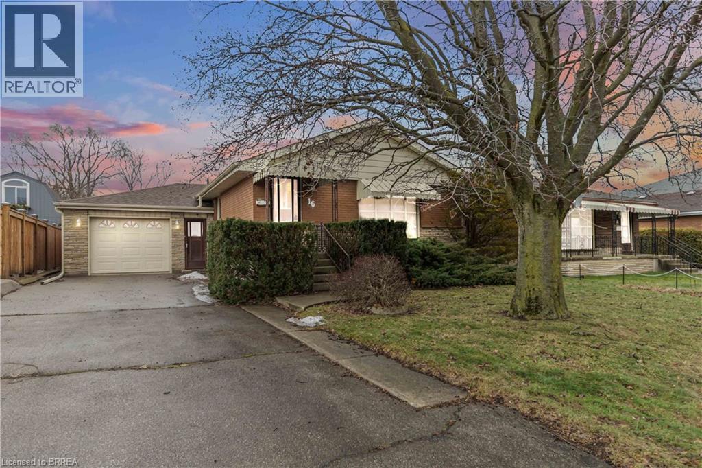 16 PARIS Road, brantford, Ontario