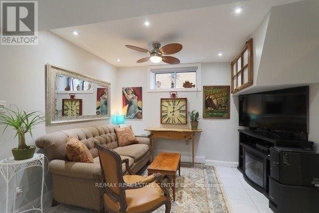 Lower - 1 Hiawatha Road, Toronto, Ontario  M4L 2X7 - Photo 4 - E12699790