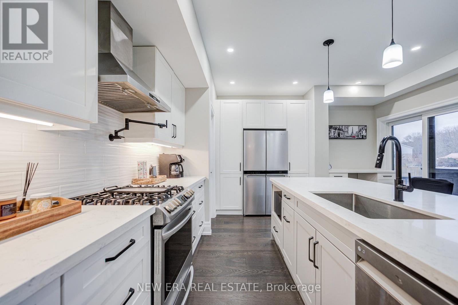 363 Rosebank Road, Pickering, Ontario  L1W 2N3 - Photo 16 - E12699844