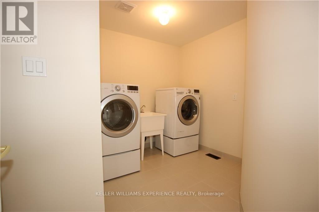 18 Mandley Street, Essa, Ontario  L0M 1B4 - Photo 9 - N12699772