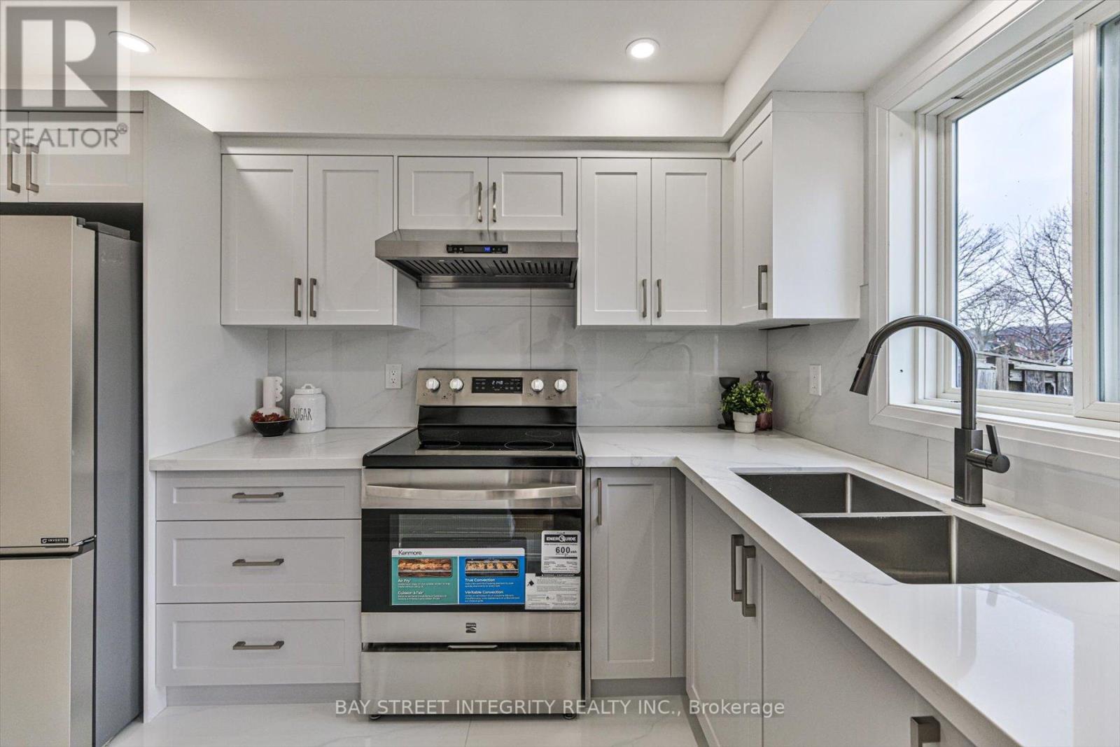 116 Kenley Crescent, Markham, Ontario  L3R 6X5 - Photo 11 - N12699842