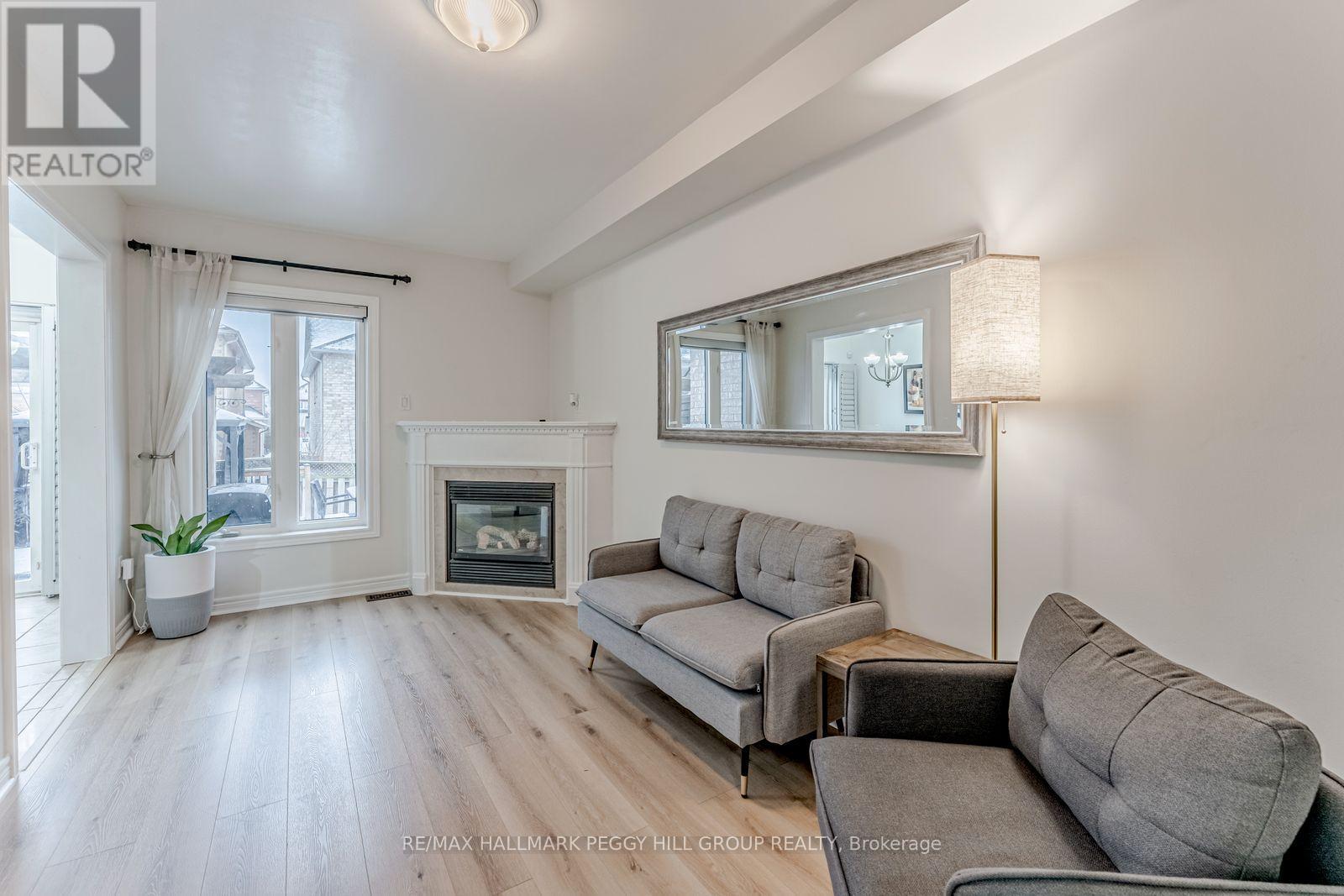 179 Warwick Crescent, Newmarket, Ontario  L3X 2S3 - Photo 4 - N12699864