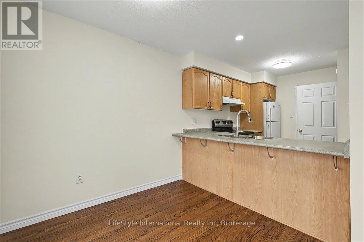 3 Sandcreek Lane, Guelph (Grange Road), Ontario  N1E 7K7 - Photo 10 - X12699936