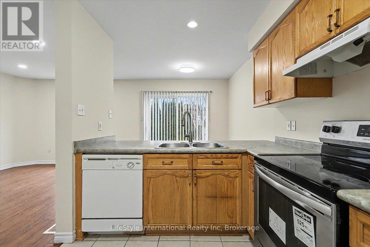 3 Sandcreek Lane, Guelph (Grange Road), Ontario  N1E 7K7 - Photo 12 - X12699936