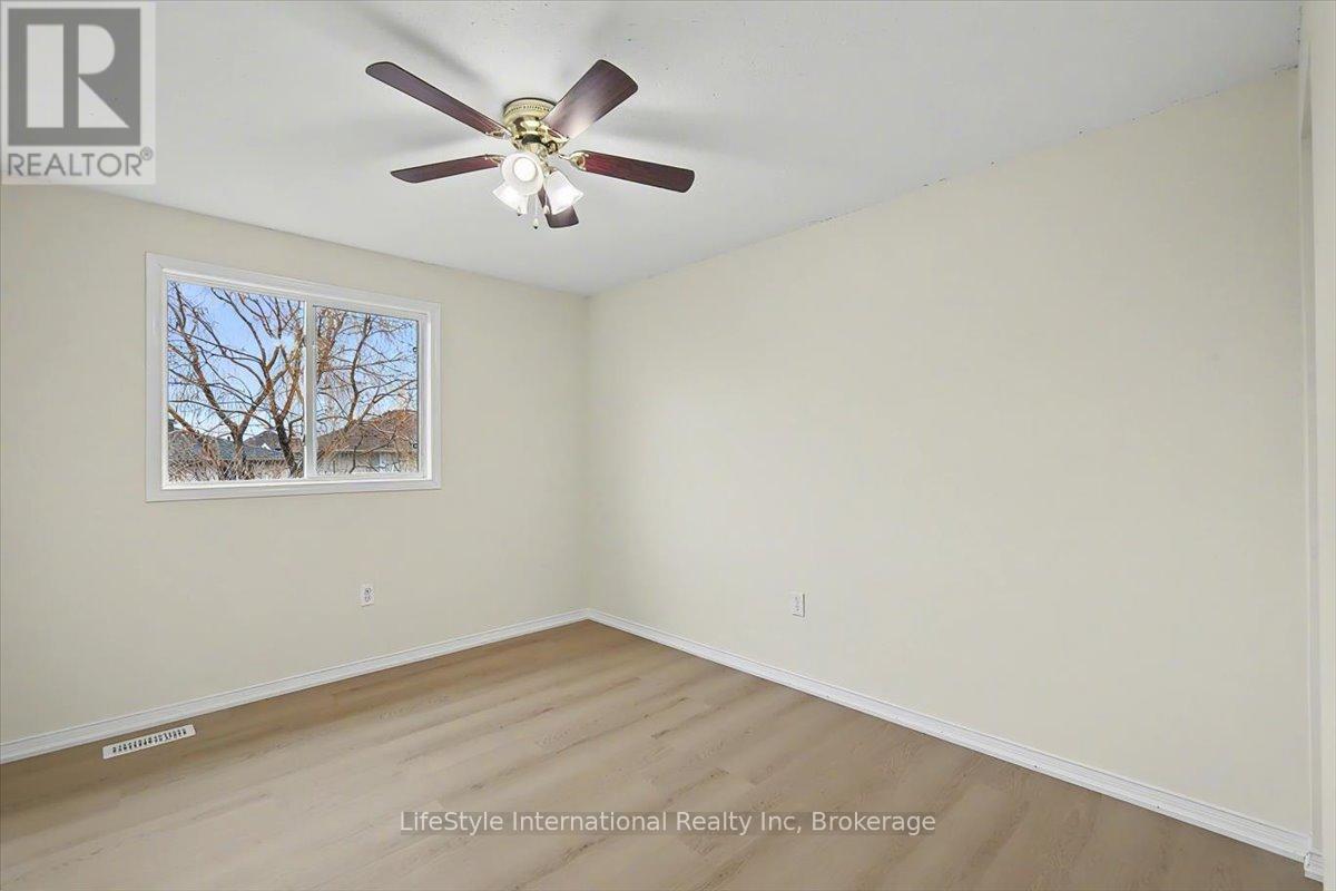 3 Sandcreek Lane, Guelph (Grange Road), Ontario  N1E 7K7 - Photo 16 - X12699936