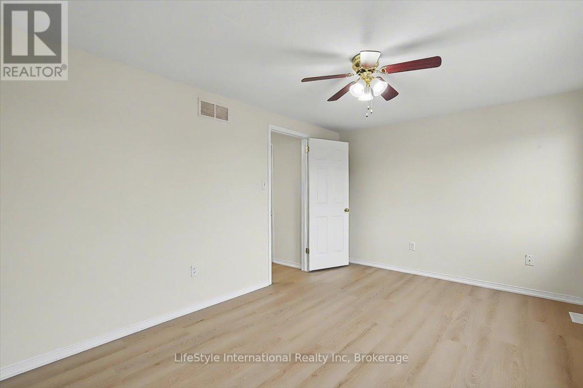 3 Sandcreek Lane, Guelph (Grange Road), Ontario  N1E 7K7 - Photo 21 - X12699936