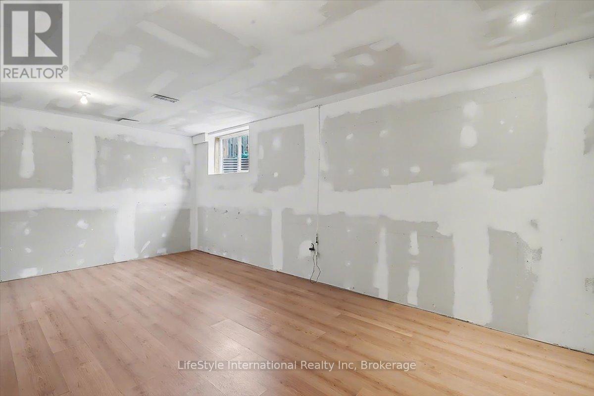 3 Sandcreek Lane, Guelph (Grange Road), Ontario  N1E 7K7 - Photo 24 - X12699936