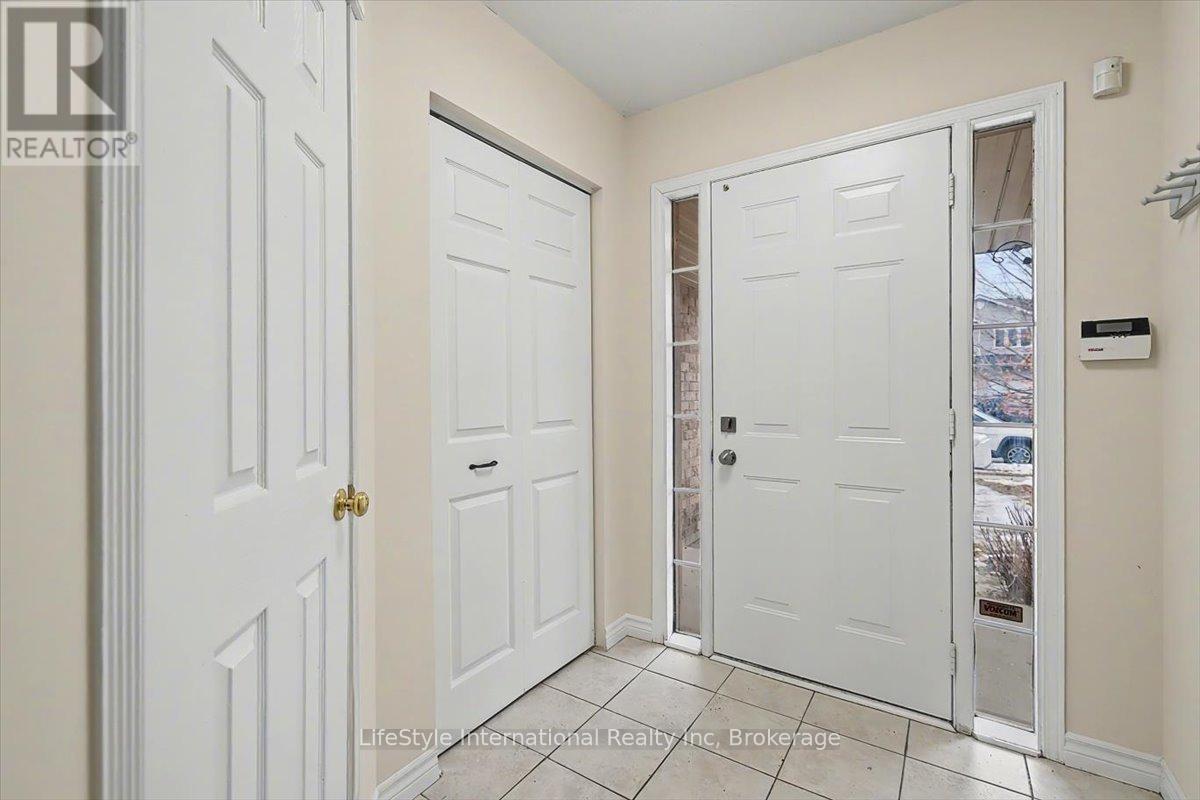 3 Sandcreek Lane, Guelph (Grange Road), Ontario  N1E 7K7 - Photo 3 - X12699936