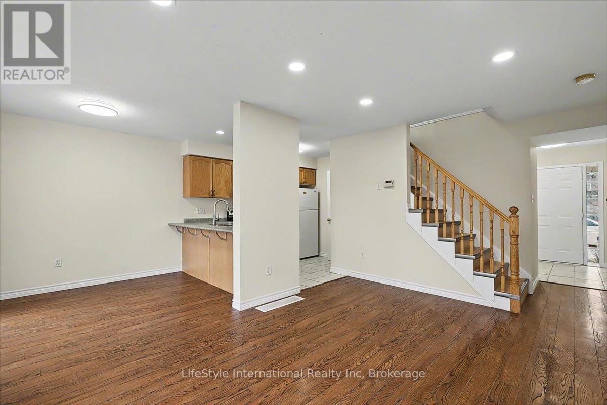 3 Sandcreek Lane, Guelph (Grange Road), Ontario  N1E 7K7 - Photo 7 - X12699936