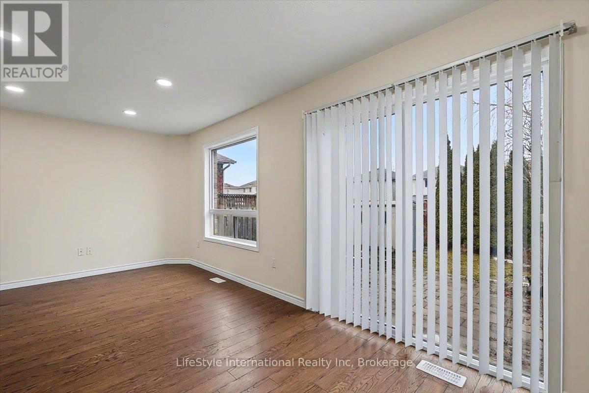 3 Sandcreek Lane, Guelph (Grange Road), Ontario  N1E 7K7 - Photo 8 - X12699936