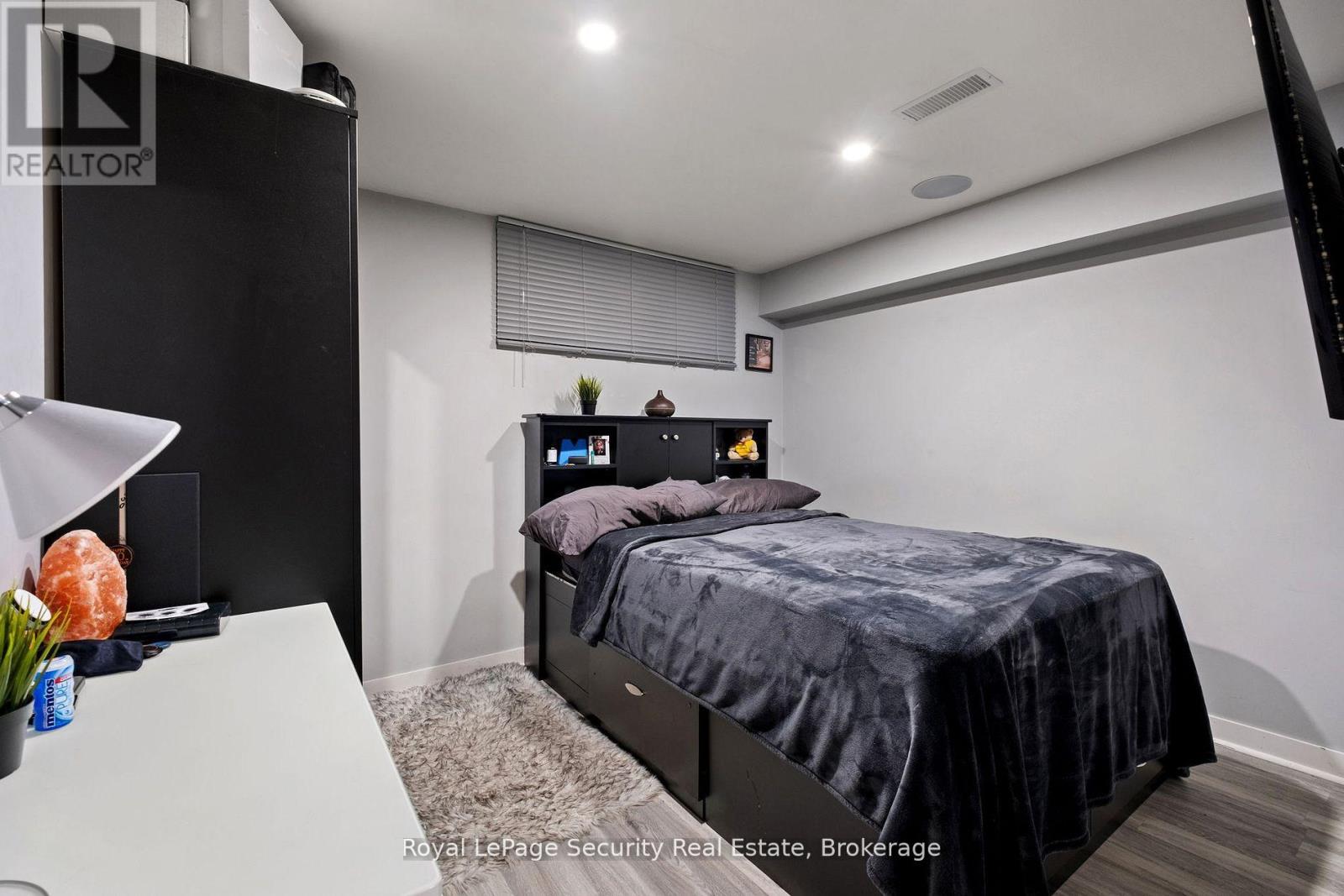 27 Belleglade Court, Toronto, Ontario  M9M 2W3 - Photo 10 - W12699750