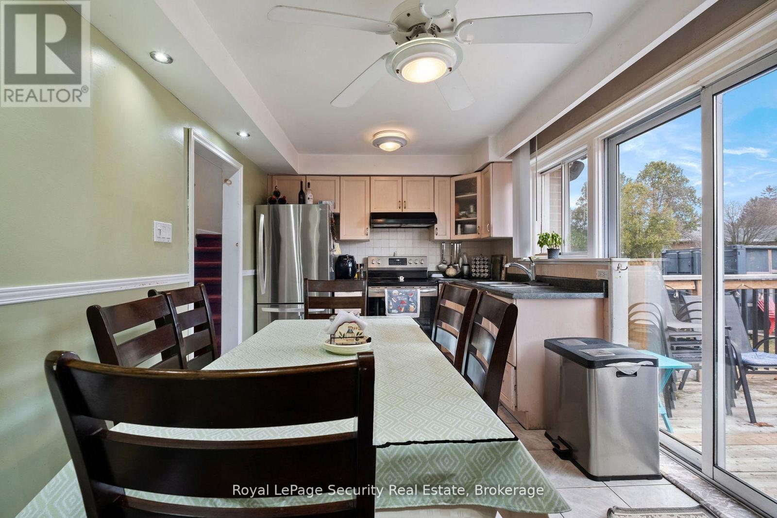 27 Belleglade Court, Toronto, Ontario  M9M 2W3 - Photo 3 - W12699750