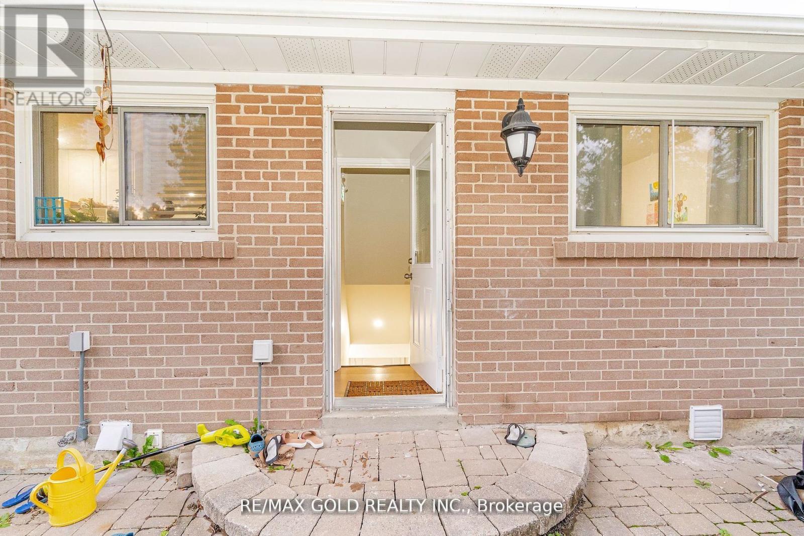 136 Bartley Bull Parkway, Brampton, Ontario  L6W 2J9 - Photo 5 - W12699760