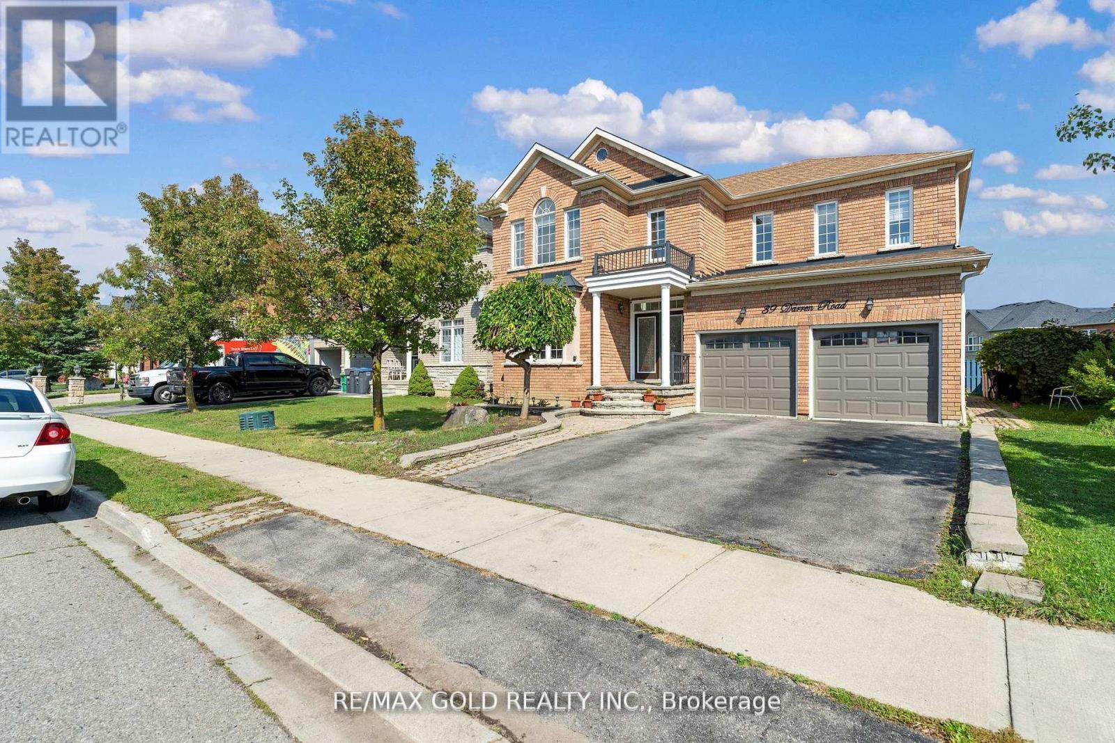 39 Darren Road, Brampton, Ontario  L6P 1Z5 - Photo 3 - W12699774