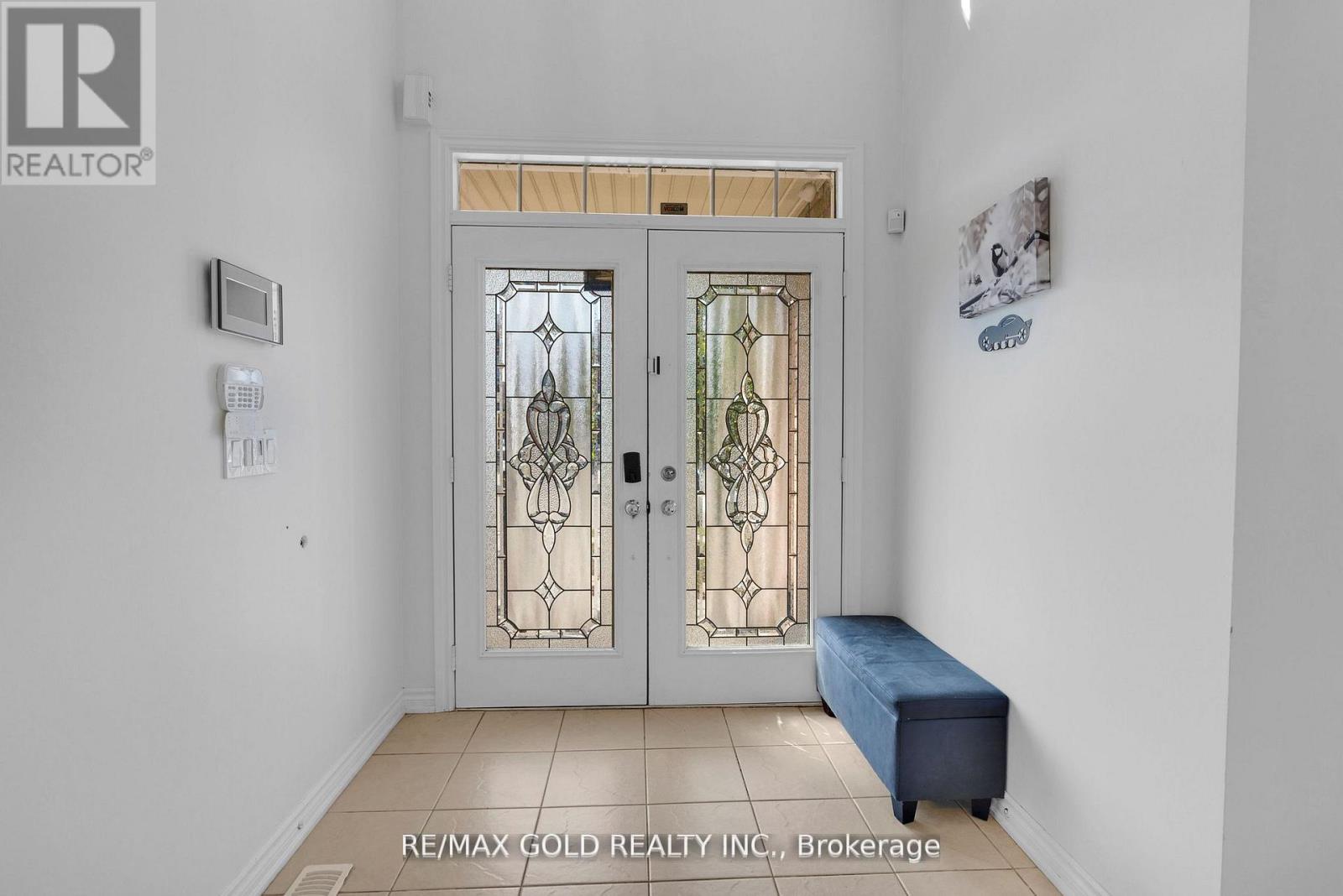 39 Darren Road, Brampton, Ontario  L6P 1Z5 - Photo 5 - W12699774