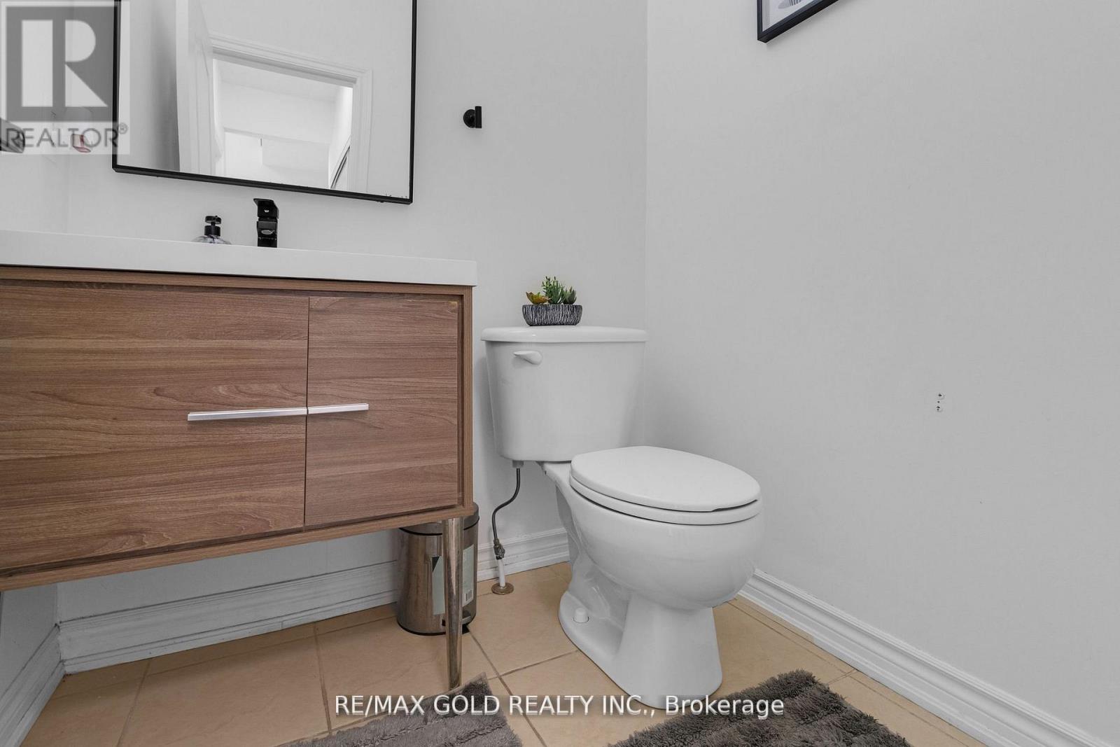 39 Darren Road, Brampton, Ontario  L6P 1Z5 - Photo 8 - W12699774