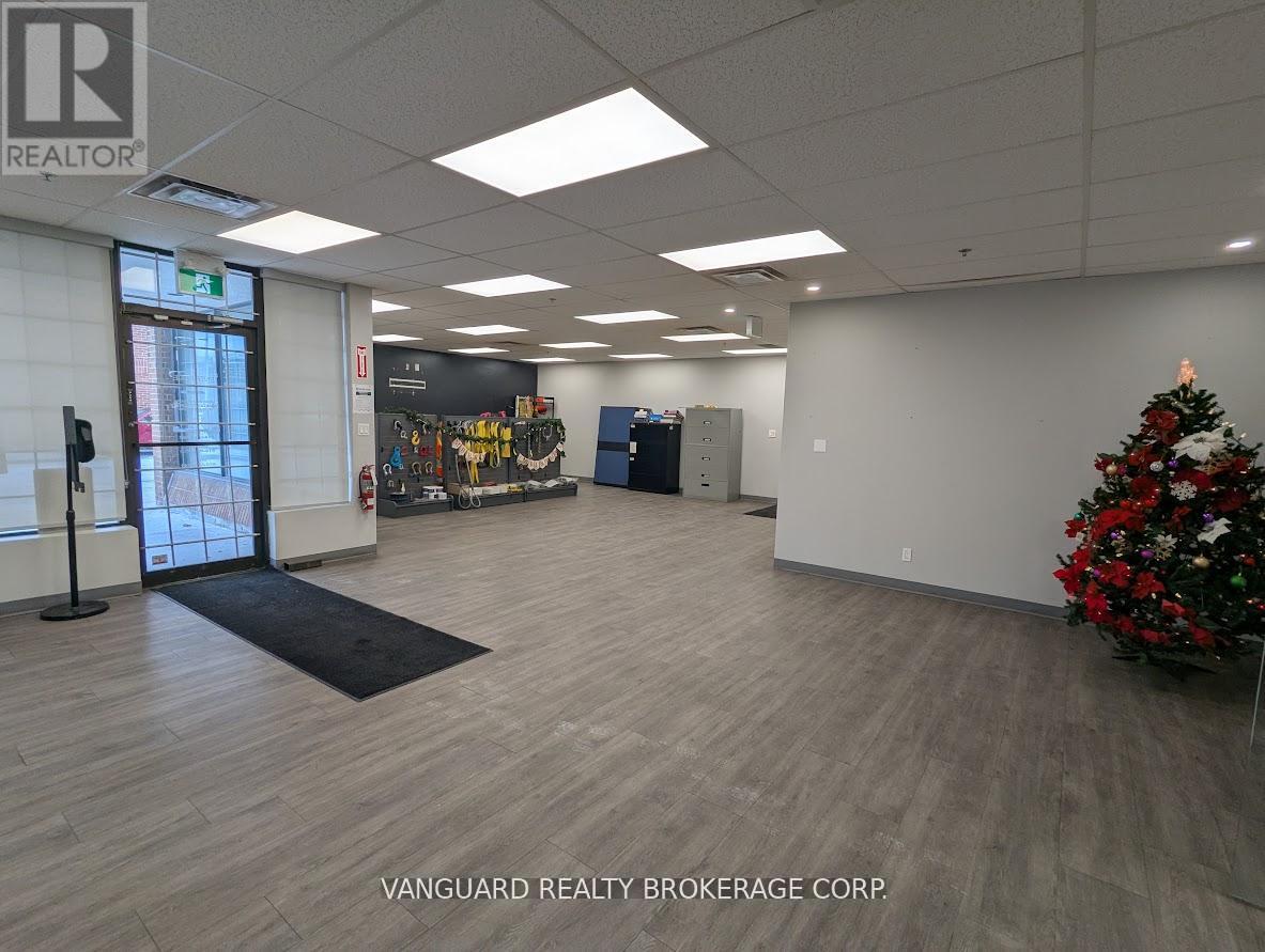 8 - 1750 Courtneypark Drive, Mississauga, Ontario  L5T 1W1 - Photo 4 - W12699794