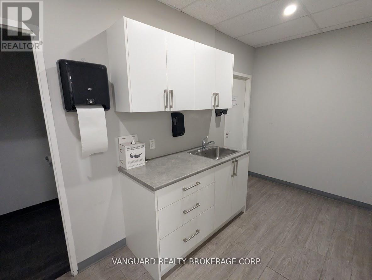 8 - 1750 Courtneypark Drive, Mississauga, Ontario  L5T 1W1 - Photo 7 - W12699794