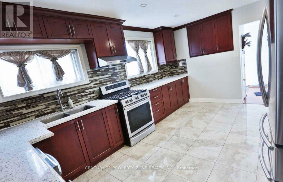 7294 Shallford Road E, Mississauga, Ontario  L4T 2P7 - Photo 2 - W12699808