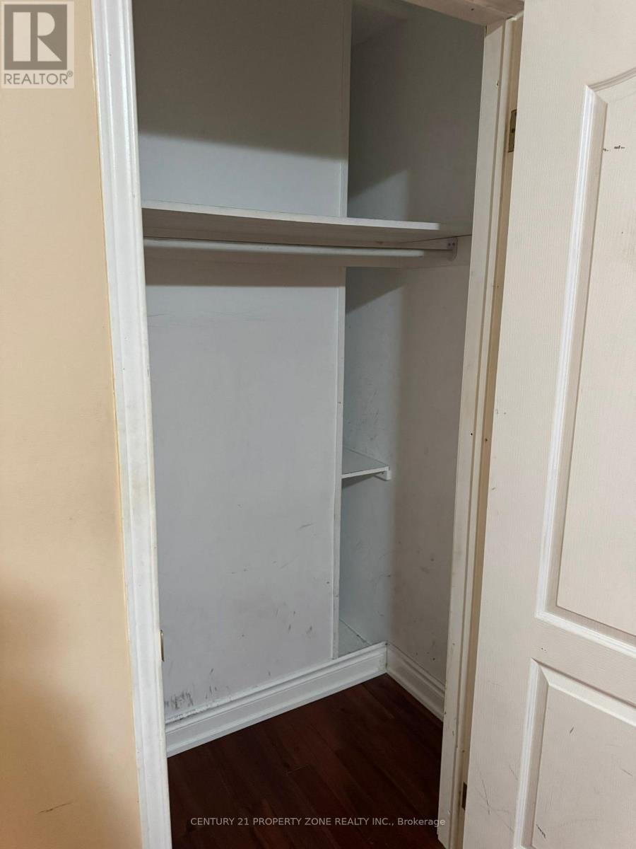 7294 Shallford Road E, Mississauga, Ontario  L4T 2P7 - Photo 5 - W12699808