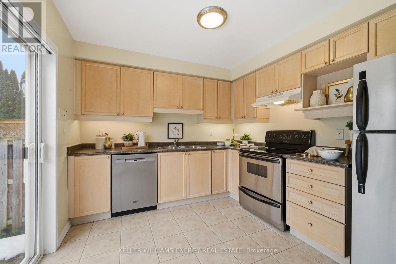 1375 Linstead Street, Oshawa, Ontario  L1K 2V4 - Photo 5 - E12700116