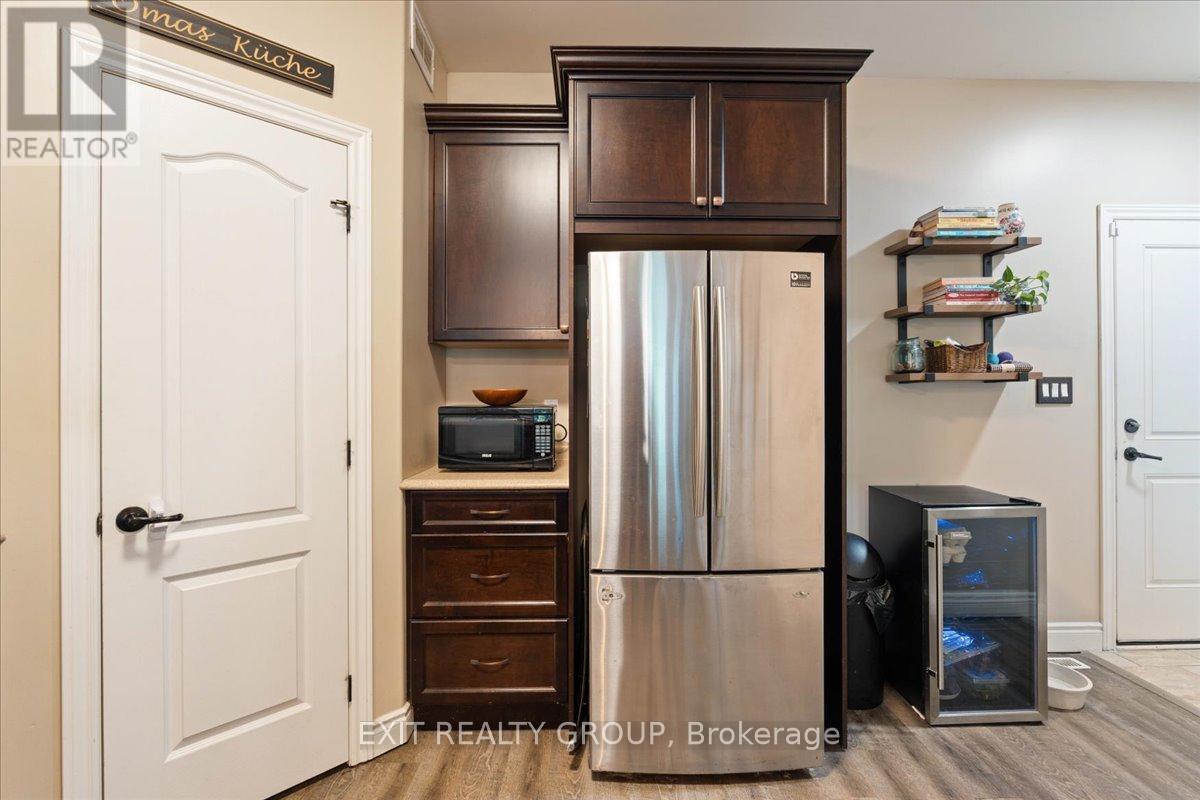 35 Ledgerock Court, Quinte West, Ontario  K8R 0A1 - Photo 11 - X12699904