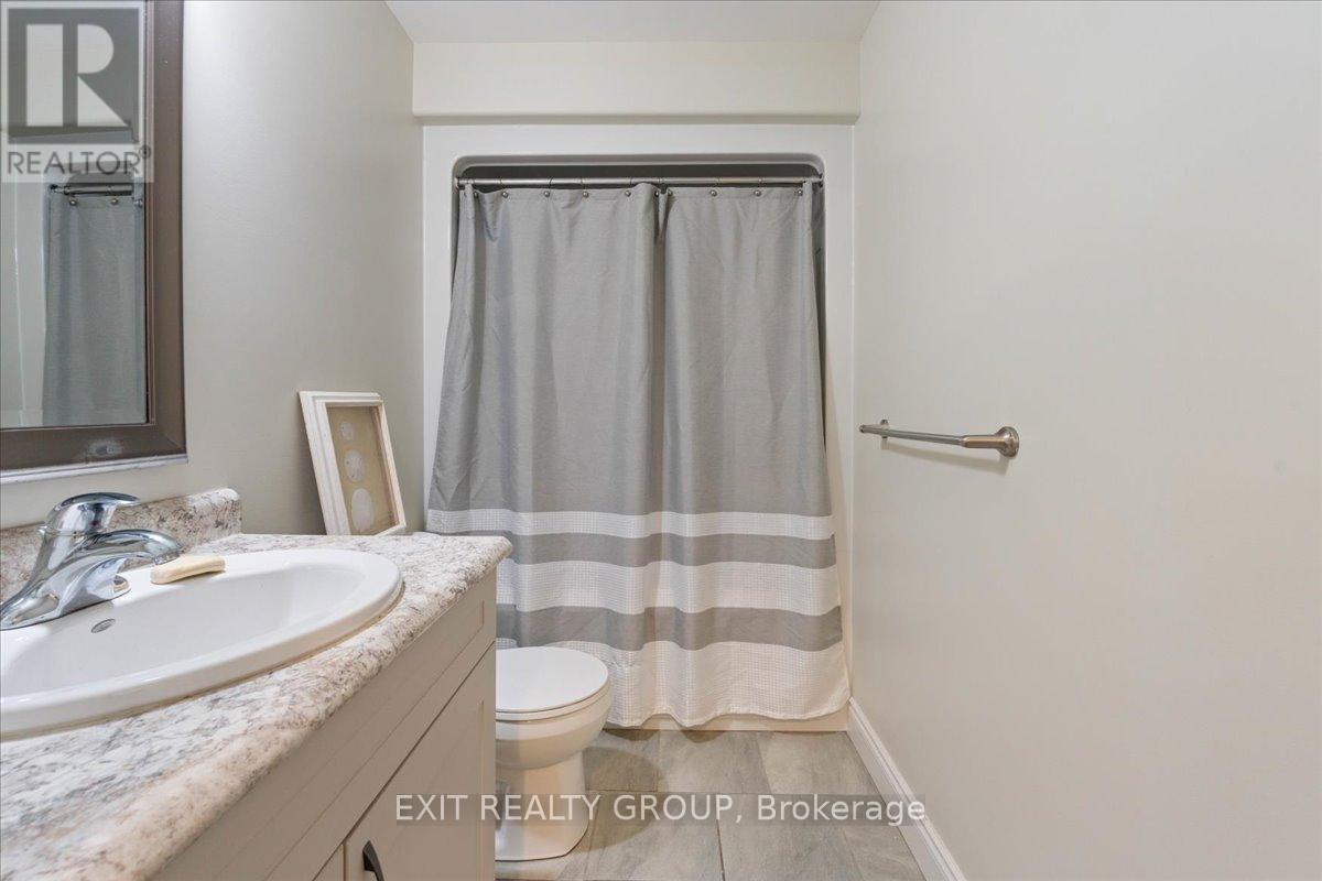 35 Ledgerock Court, Quinte West, Ontario  K8R 0A1 - Photo 32 - X12699904