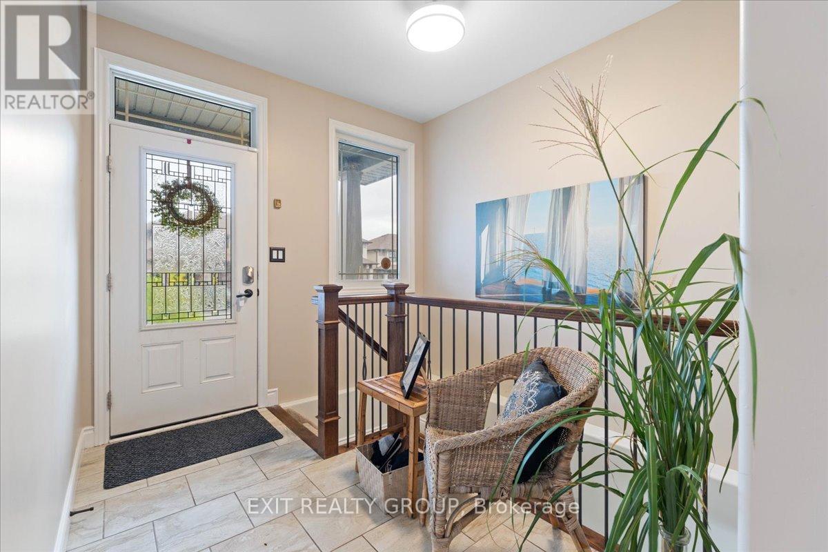 35 Ledgerock Court, Quinte West, Ontario  K8R 0A1 - Photo 4 - X12699904