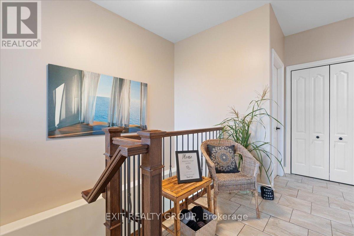 35 Ledgerock Court, Quinte West, Ontario  K8R 0A1 - Photo 5 - X12699904