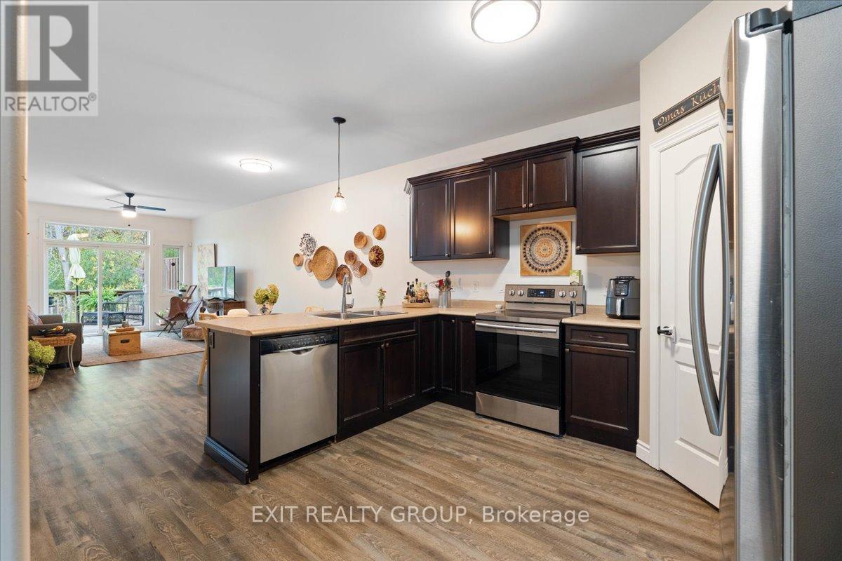 35 Ledgerock Court, Quinte West, Ontario  K8R 0A1 - Photo 7 - X12699904