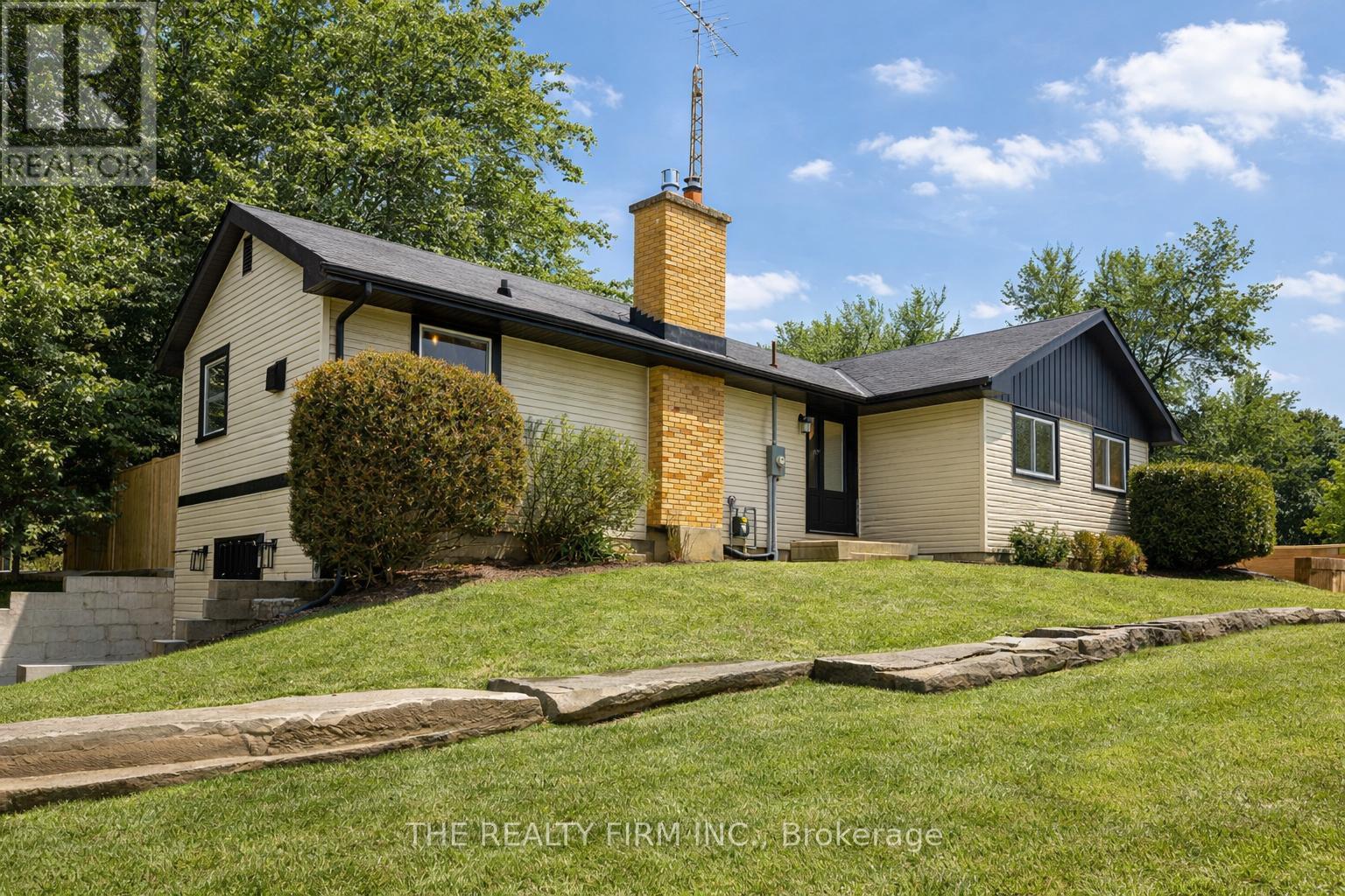 179 Valleyview Drive, Middlesex Centre, Ontario  N0L 1R0 - Photo 2 - X12700034