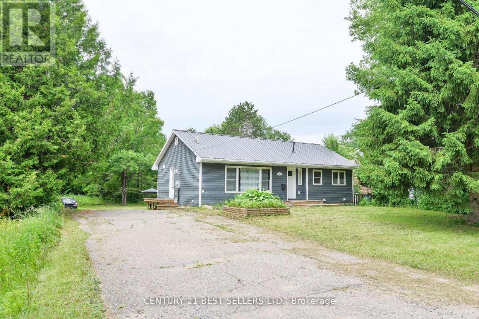 253 Maple Street, Bracebridge, Ontario  P1L 1K3 - Photo 11 - X12699802