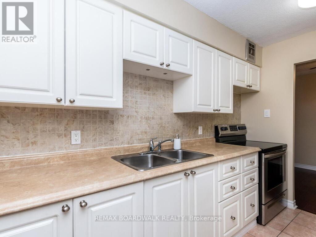 709 - 2400 Virginia Drive, Ottawa, Ontario  K1H 8L3 - Photo 10 - X12700064