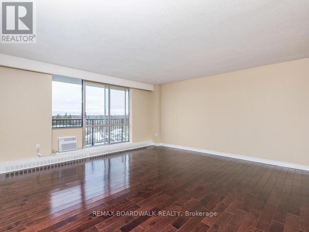 709 - 2400 Virginia Drive, Ottawa, Ontario  K1H 8L3 - Photo 5 - X12700064