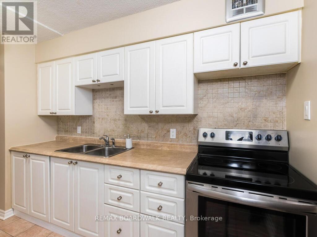 709 - 2400 Virginia Drive, Ottawa, Ontario  K1H 8L3 - Photo 8 - X12700064