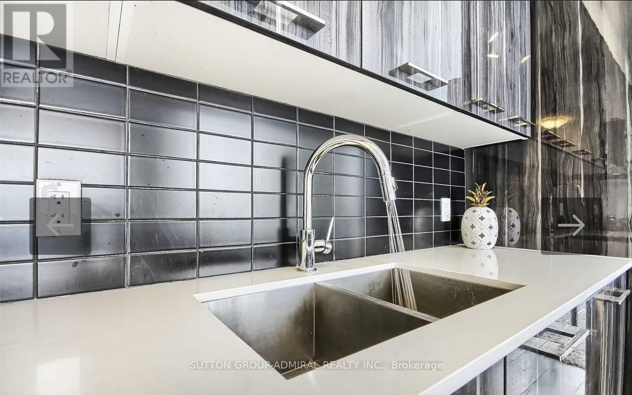 1207 - 9471 Yonge Street, Richmond Hill, Ontario  L4C 0Z5 - Photo 6 - N12696526