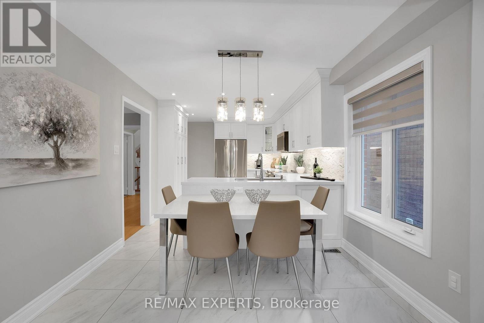 118 Kayla Crescent, Vaughan, Ontario  L6A 3P4 - Photo 8 - N12699528