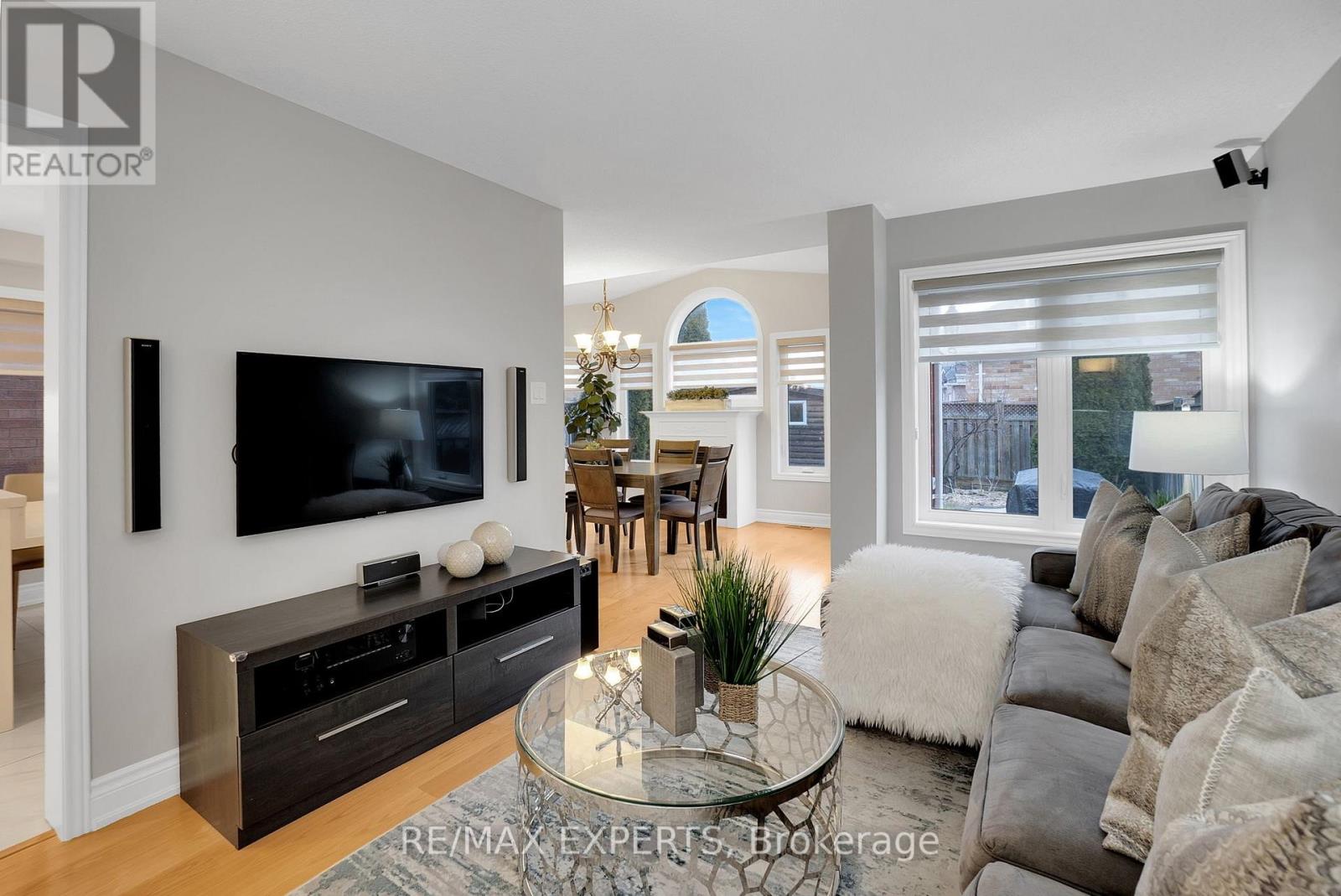 118 Kayla Crescent, Vaughan, Ontario  L6A 3P4 - Photo 5 - N12699528