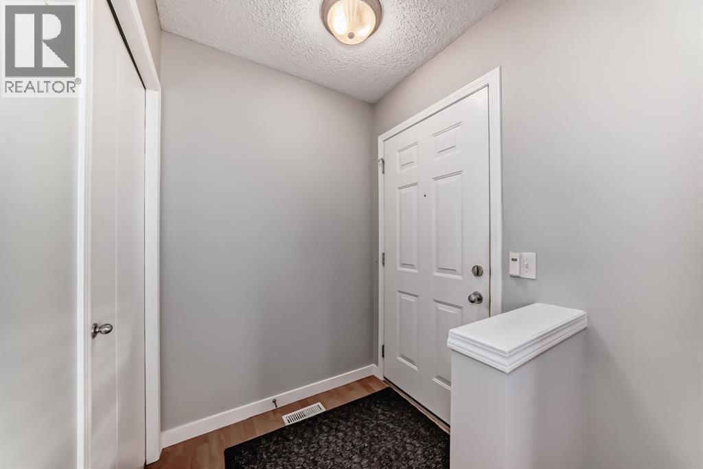 213 Prestwick Circle Se, Calgary, Alberta  T2X 3X9 - Photo 4 - A2278896
