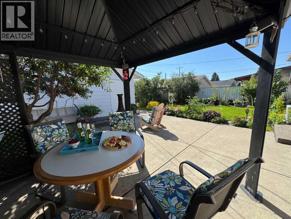 9936 Warren Road Se, Calgary, Alberta  T2J 1G7 - Photo 3 - A2279125