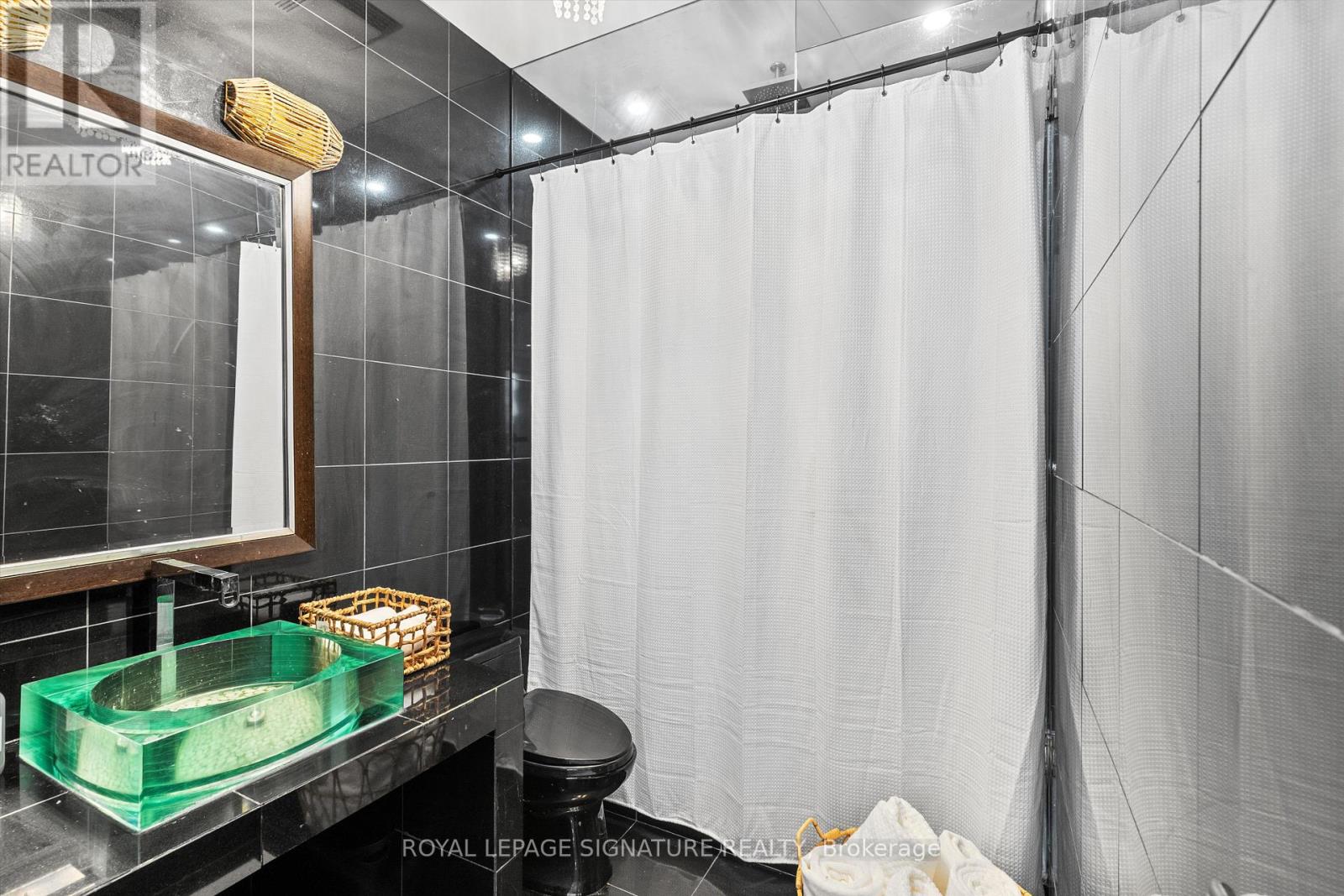 1201 - 393 King Street W, Toronto, Ontario  M5V 3G8 - Photo 18 - C12699970