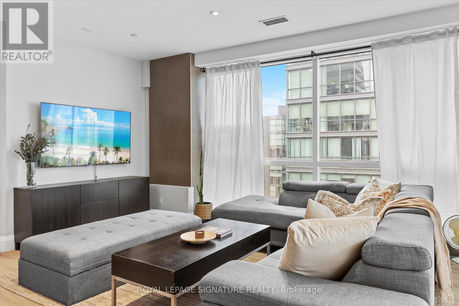 1201 - 393 King Street W, Toronto, Ontario  M5V 3G8 - Photo 8 - C12699970