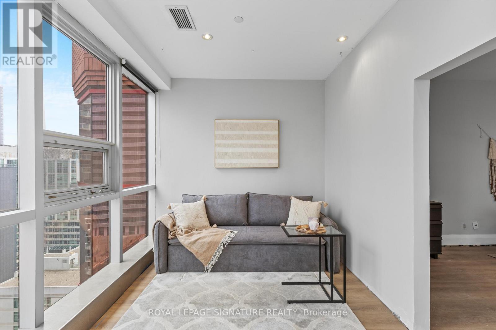 1201 - 393 King Street W, Toronto, Ontario  M5V 3G8 - Photo 11 - C12699996