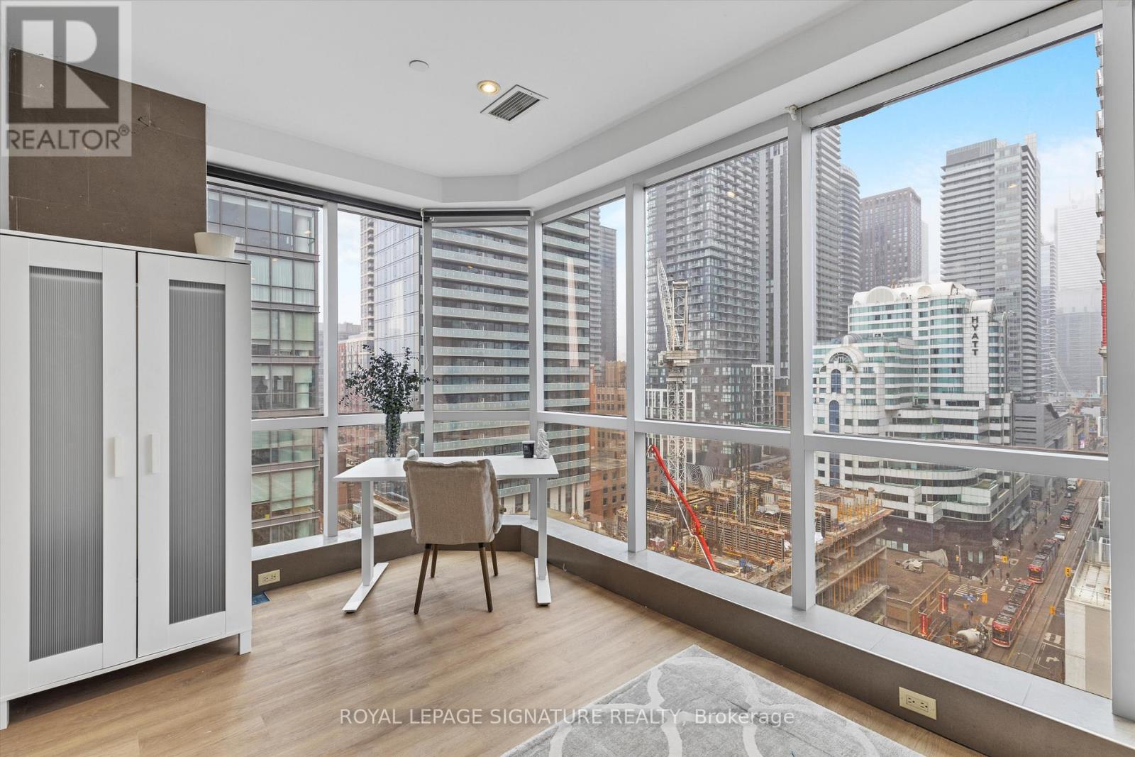 1201 - 393 King Street W, Toronto, Ontario  M5V 3G8 - Photo 14 - C12699996