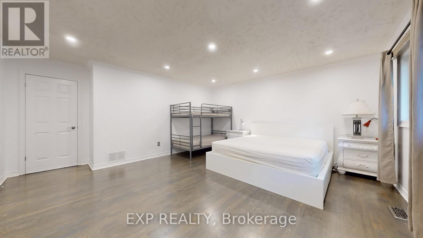 24762 Weirs Side Road, Georgina, Ontario  L0E 1N0 - Photo 17 - N12457198