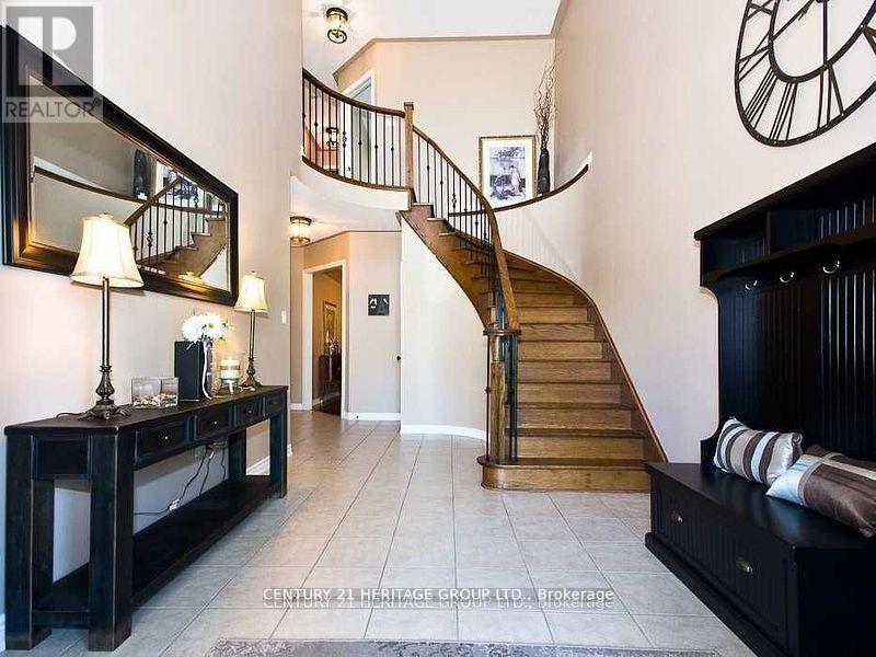 125 Timber Valley Avenue, Richmond Hill, Ontario  L4E 4Z8 - Photo 3 - N12643964